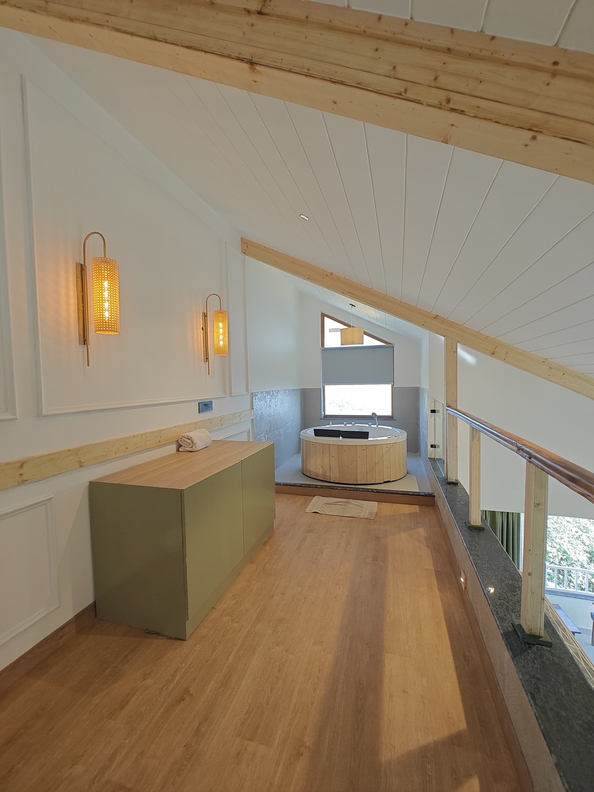 Luxury Room with Jacuzzi - Image 8